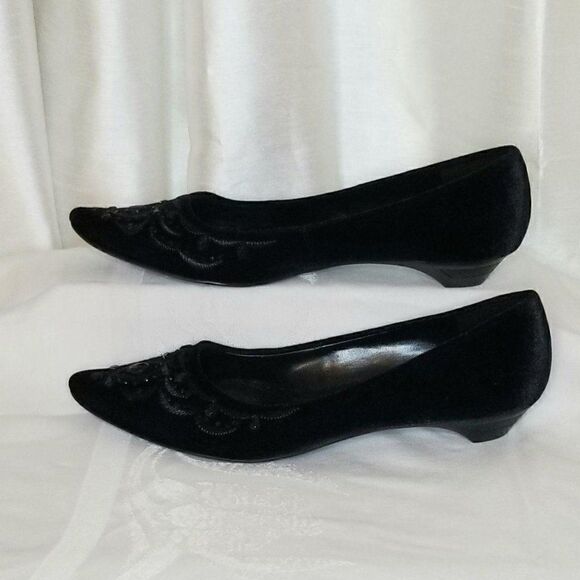 Kenneth Cole Reaction Suede Black Flats (size 9M) - Picture 3 of 7